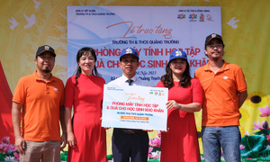 Chuyến xe FPT chở quà 'hạnh phúc' đến học sinh vùng khó Quảng Bình