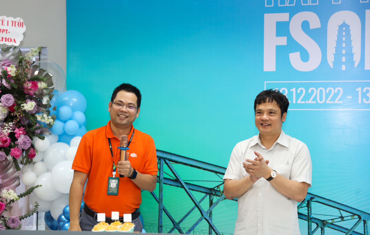 <p> Thay mặt toàn thể đơn vị, Giám đốc FPT Software Huế Trịnh Minh Việt bày tỏ niềm vui, vinh dự khi buổi tiệc sinh nhật nhận được những quan tâm, động viên từ lãnh đạo Tập đoàn. Anh mong muốn với những tin tưởng ấy, FHuế sẽ có những bước phát triển bền vững, cùng nhau xây dựng FHuế ngày càng lớn mạnh.</p>