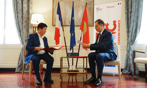 Quỹ nhà FPT ký kết tài trợ dự án kỷ niệm 70 năm chiến thắng Điện Biên Phủ cùng Đại sứ quán Pháp