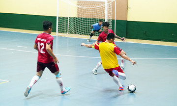 Futsal FPT 2024: Đương kim vô địch FSOFT thắng 'nhọc nhằn' ngày ra quân
