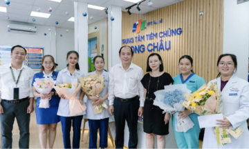 Giám đốc Sở Y tế TP HCM tuyên dương bác sĩ FPT Long Châu khi cứu người kịp thời