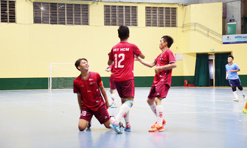 Bán kết Futsal 2024: FSOFT thành 'cựu vương', FTEL vào chung kết