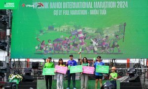 Nguyễn Xuân Lực lần đầu 'lên bục' ở VPBank Hanoi Marathon