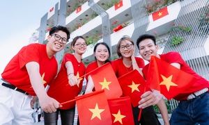 Đơn vị nhà FPT rực rỡ sắc cờ Tổ quốc