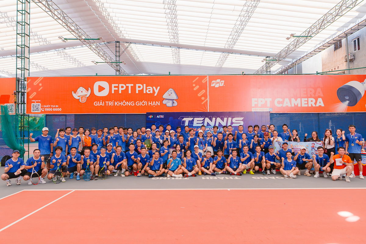 <p class="Normal" style="text-align:justify;"> FPT Tennis Championship TP HCM năm nay quy tụ 35 cặp vận động tham gia, thi đấu ở hai nội dung Serie A và B, tương đương trình độ từ trung bình đến cao, tạo cơ hội cho những tay vợt kỳ cựu lẫn người mới đam mê thể thao cọ xát, giao lưu. Các tay vợt khắp 3 miền cùng tranh tài để giành tổng giải thưởng hơn 14 triệu đồng.</p>