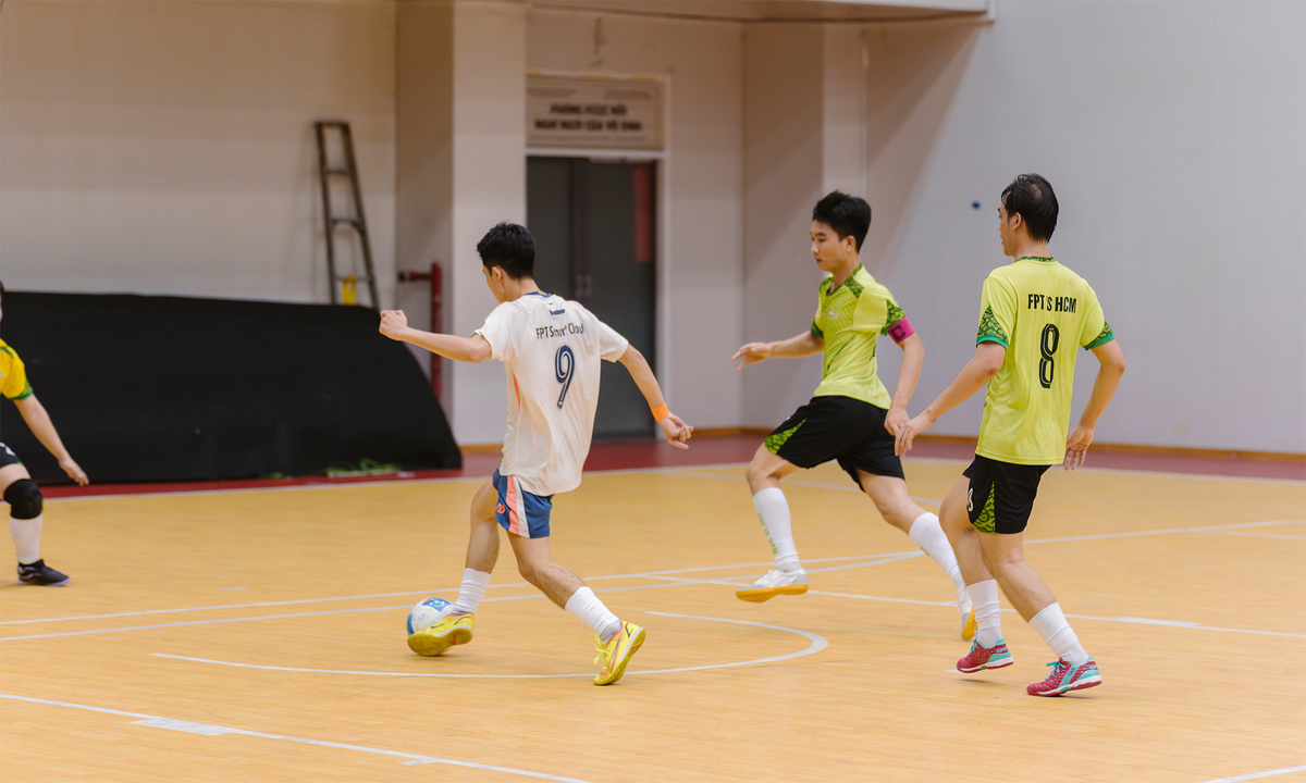 <div style="text-align:justify;"> <span>Sang hiệp 2, FCI bất ngờ tăng tốc với lối chơi phản công sắc bén. Phút 24, Hoàng Đỗ Toàn mở tỷ số 1-0 cho FCI bằng một pha dứt điểm quyết đoán. Chỉ một phút sau, số 30 Trần Văn Nhân nhân đôi cách biệt với bàn thắng đẹp mắt, làm bùng nổ khán đài. Tỷ số 2-0 được giữ nguyên đến hết trận, mang về chiến thắng thuyết phục cho FCI.</span></div>