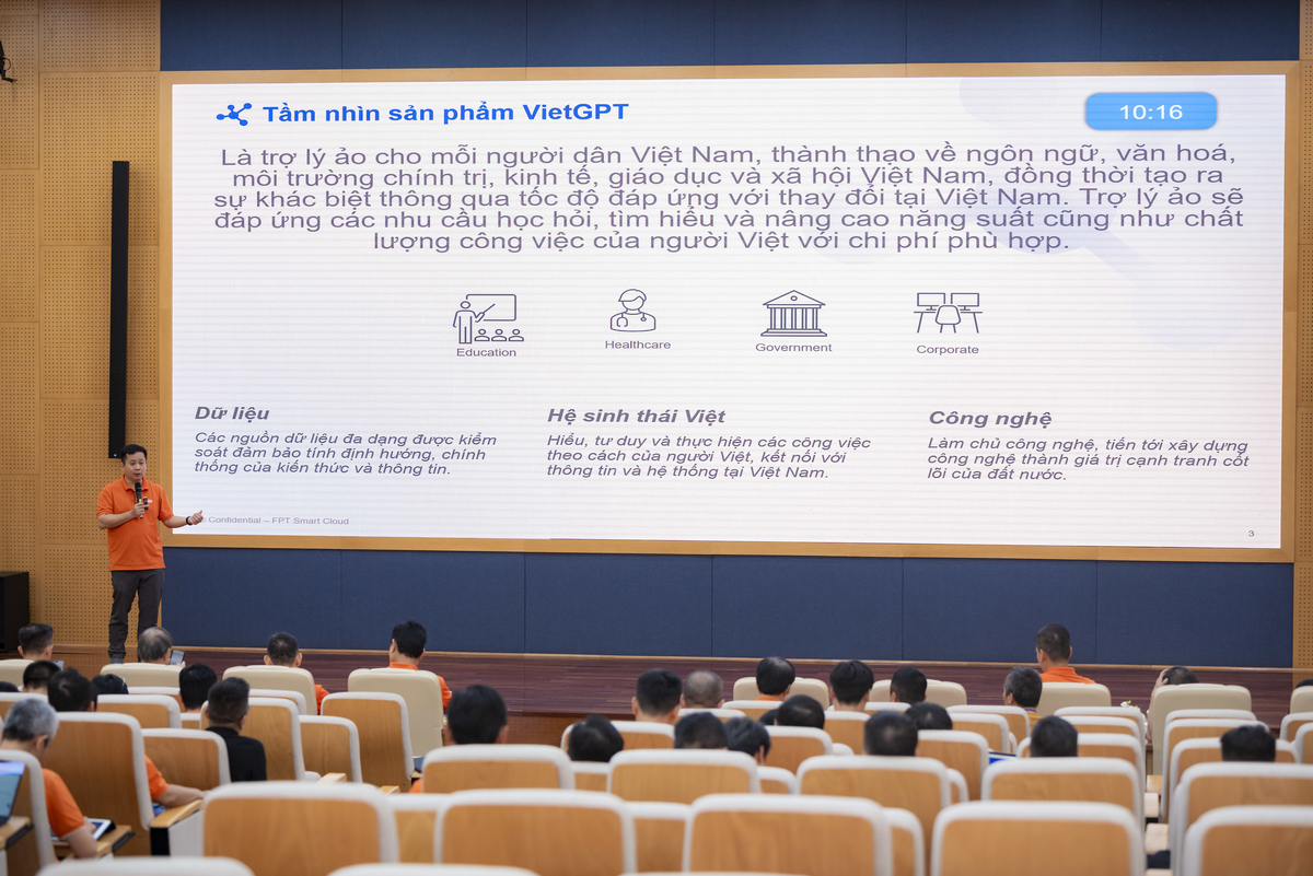 <p class="Normal" style="text-align:justify;"> Anh Lê Hồng Việt - Tổng giám đốc FPT Smart Cloud trình bày concept và cách VietGPT - sản phẩm chủ lực sẽ được FPT đẩy mạnh trong thời gian tới. VietGPT - trợ lý ảo cho người Việt vừa được giới thiệu trong lễ ra mắt Liên minh AI Âu Lạc - am hiểu văn hóa, kinh tế, chính trị, giáo dục và xã hội Việt Nam… Đây là minh chứng cho nỗ lực làm chủ công nghệ AI của người Việt. Với tốc độ đáp ứng nhanh chóng, VietGPT sẽ đáp ứng nhu cầu học hỏi, tìm hiểu và nâng cao năng suất, chất lượng công việc của người Việt với chi phí phù hợp.</p> <p class="Normal" style="text-align:justify;"> Trong phần giới thiệu, anh Việt đã gây ngạc nhiên khi VietGPT có thể làm cùng lúc nhiều tác vụ. Anh Trương Gia Bình đề xuất FPT Smart Cloud nghĩ thêm về hướng kinh doanh mới khi sản phẩm này có thể kết nối với các hệ thống đặt hàng bên ngoài.</p>