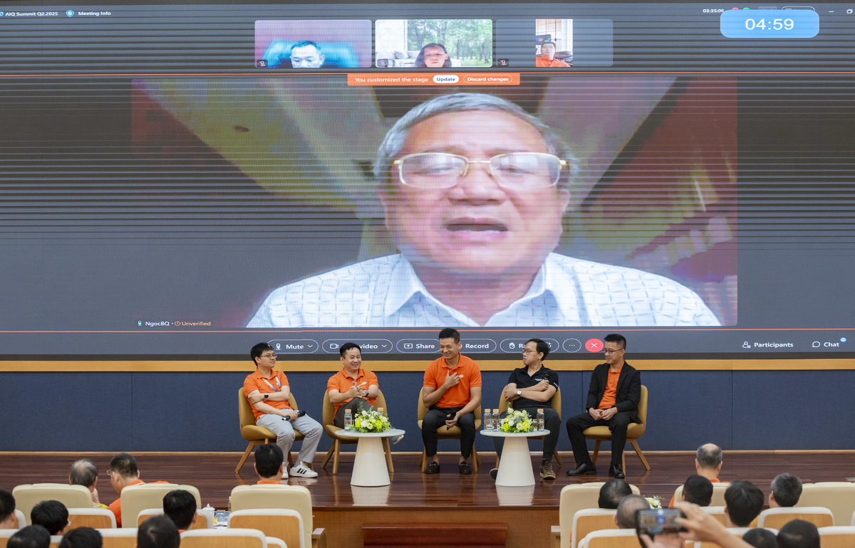 <p class="Normal" style="text-align:justify;"> Phát biểu ý kiến về chiến lược phát triển AI, anh Bùi Quang Ngọc - Phó Chủ tịch HĐQT FPT cho rằng, cần có bộ phận điều phối AI để hoạch định kế hoạch rõ ràng, tập trung phát triển AI Agents, chiến lược rõ về cách ứng dụng AI vào sản phẩm/dịch vụ để tạo doanh thu, AI cần có hiểu biết sâu về chuyên ngành…</p> <p class="Normal" style="text-align:justify;"> Về những điểm này, Giám đốc Công nghệ FPT Vũ Anh Tú cho rằng, Tập đoàn đã và đang tiếp tục làm mỗi ngày.</p>