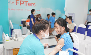 FPT Long Châu miễn phí vaccine cúm cho toàn bộ học sinh Trường Hy vọng