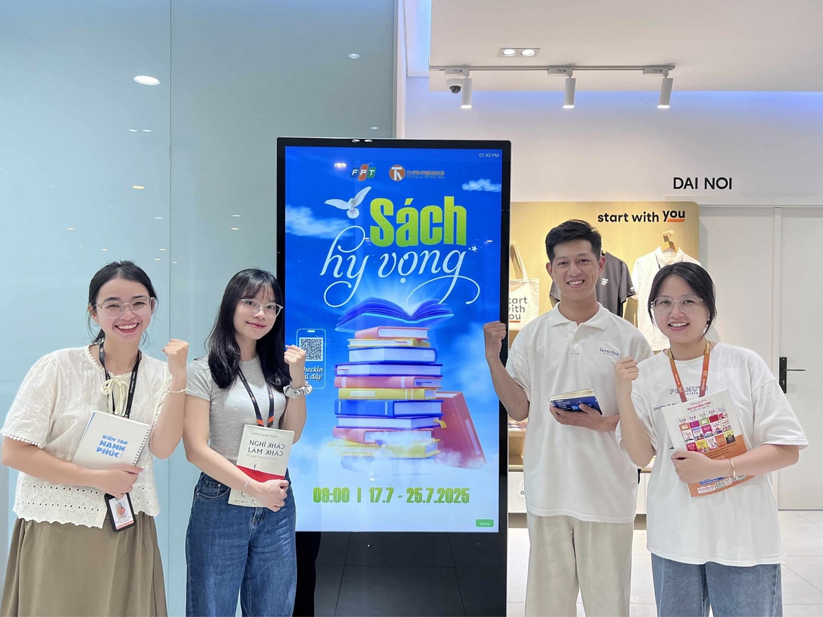 <p style="text-align:justify;"> Trạm sách cũng được đặt tại Huế và Gia Lai (FPT Quy Nhơn). Người nhà F có thể đem sách đến đổi hoặc mua ủng hộ tủ sách của Thư viện Hy vọng.</p>