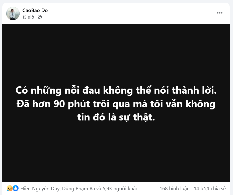 <p class="Normal"> “Có những nỗi đau không thể nói thành lời. Đã hơn 90 phút trôi qua mà tôi vẫn không tin đó là sự thật”, chiều muộn ngày 31/7, anh Đỗ Cao Bảo chia sẻ trên trang cá nhân.</p> <p class="Normal"> Sáng nay (ngày 1/8), anh Bảo kể lại khoảnh khắc buồn của FPT.</p> <p class="Normal"> <em>"15h42, vừa từ trong phòng làm việc bước ra hành lang thì nhận được tin dữ: “Anh Tiến lại cấp cứu trong bệnh viện, tiên lượng xấu”, “Anh em mình vào thăm anh Tiến ngay nhé”, “Đợi anh Bình một chút rồi đi ngay”.</em></p> <p class="Normal"> <em>15h44:</em></p> <p class="Normal"> <em>Xuống đến sảnh công ty, anh Bình nói “cả 4 anh em mình đi một xe, xe anh hay xe em cũng được, xe nào sẵn sàng thì đi xe ấy”. Trên xe, anh Bình nói “để anh gọi cho Hải, con Tiến xem tình hình sao rồi”, “Anh gọi cho Ngọc Anh đi, để Hải nó tập trung vào việc cứu bố nó”.</em></p> <p class="Normal"> <em>16h02:</em></p> <p class="Normal"> <em>Đến sảnh bệnh viện, chúng tôi chạy nhanh đến phòng ICU. Hải, con Tiến đón anh Bình vào ICU, 3 chúng tôi đứng ngoài cửa, nhân viên bệnh viện mời chúng tôi ngồi ở ghế hành lang chờ, nhưng làm sao ngồi cho được.</em></p> <p class="Normal"> <em>16h12:</em></p> <p class="Normal"> <em>Anh Bình từ phòng ICU bước ra vừa đi vừa nhìn chúng tôi rồi lắc đầu, “bác sĩ vừa rút ống thở rồi”. Một tiếng khóc lớn của một bạn nữ bật ra.</em></p> <p class="Normal"> <em>Chúng tôi cứ đứng lặng như vậy rất lâu.</em></p> <p class="Normal"> <em>Chẳng biết làm gì, chúng tôi ngồi xuống ghế ở hành lang bệnh viện ngồi chờ, như muốn chờ một tin tốt lành từ phòng ICU báo ra."</em></p>
