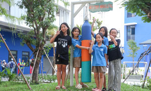 Những 'ngõ ngách' chạm đến yêu thương ở ngôi trường mới của Hy vọng