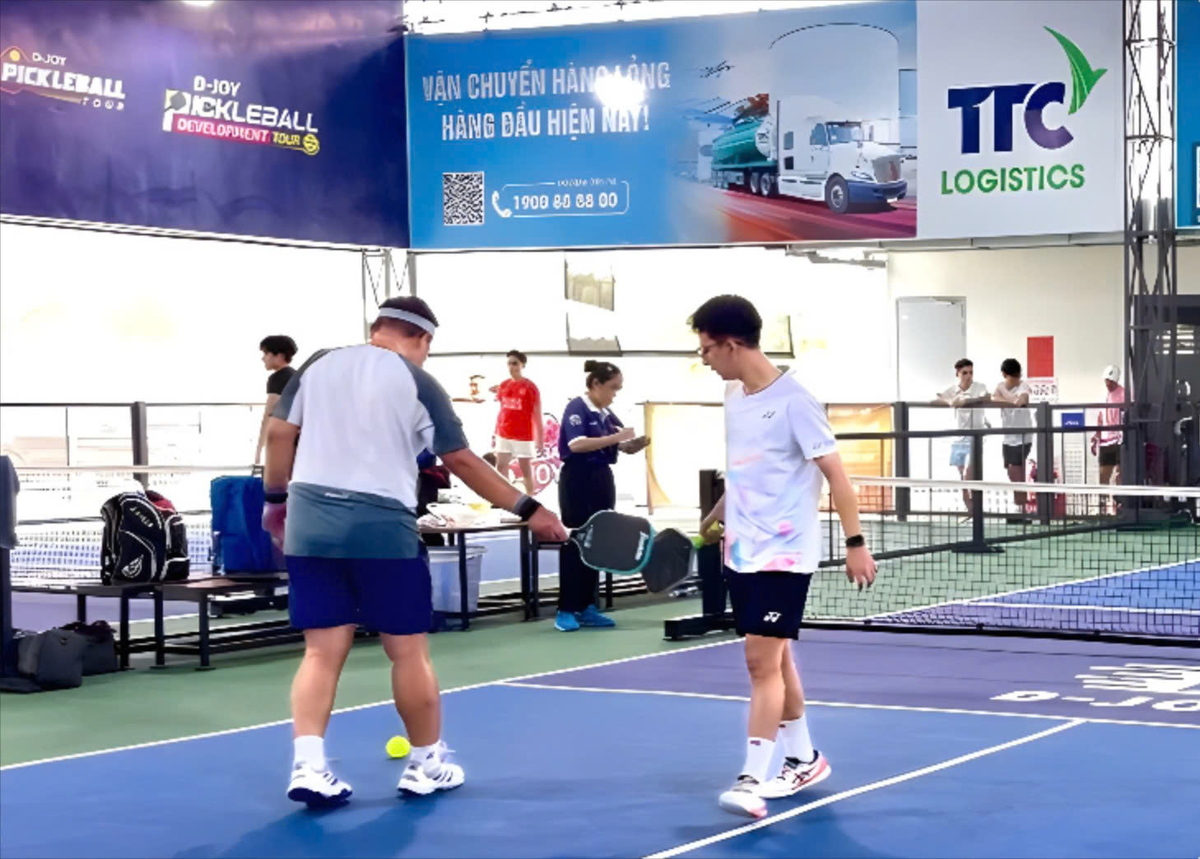 <p class="Normal" style="text-align:justify;"> Với nội dung Đôi nam, cặp VĐV Trần Tất Đắc & Trần Khả Hưng thuộc nhà Phần mềm cũng thành công đặt chân vào vòng 1/16 và buộc phải dừng bước tại đây.</p>