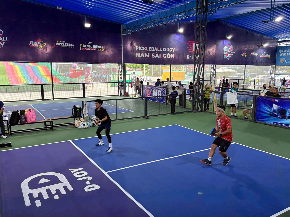 <p class="Normal" style="text-align:justify;"> Những cặp đấu còn lại cũng đã thi đấu hết mình, cống hiến cho khán giả những đường bóng đẹp mắt và phải dừng chân tại vòng bảng trước các đối thủ mạnh.</p> <p>  </p>