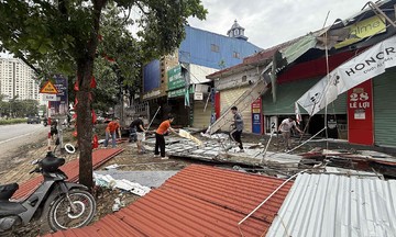 Người FPT vượt nắng, thắng mưa khắc phục sau bão Kajiki