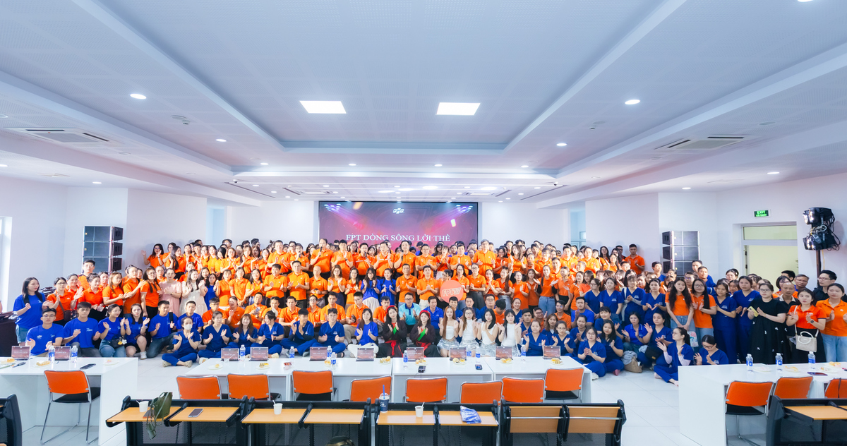 <p class="Normal" dir="ltr" style="text-align:justify;"> Với dàn khách mời thấm nhuần văn hoá STCo cùng host chương trình Nguyễn Thành Hưng, Trưởng Ban Văn hoá và Đoàn thể FPT, tạo nên phần đối thoại cuốn hút, khi hài hước, khi sâu lắng, phản ánh rõ nét tinh thần STCo. Khán giả nhà F lắng nghe, khi bật cười sảng khoái, khi trầm ngâm suy ngẫm, như được soi mình trong dòng chảy văn hoá FPT qua nhiều thế hệ.</p>