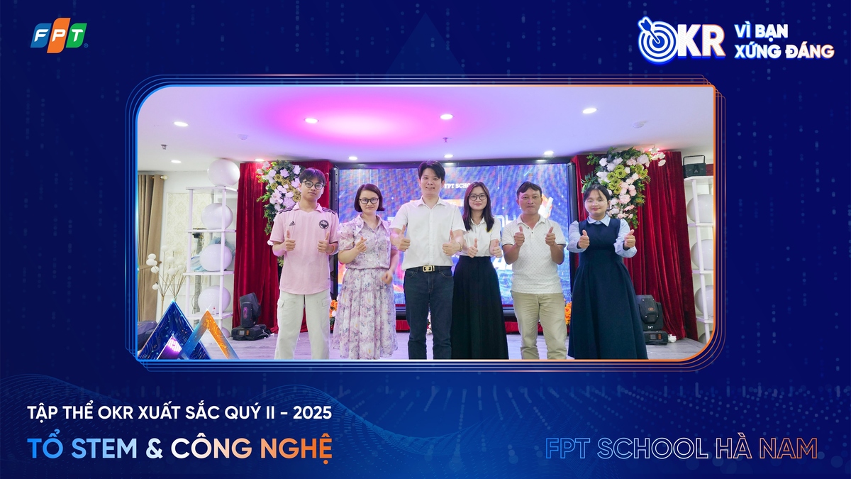 <p class="Normal" style="text-align:justify;"> Chỉ mới bước sang năm hoạt động thứ hai, <strong>tổ STEM & Công nghệ thuộc FPT School Hà Nam</strong> đã đặt mục tiêu đưa học sinh vươn tầm quốc tế. Đây là nhiệm vụ đầy tham vọng khi phải cạnh tranh với những đơn vị giáo dục lâu năm, trong khi học sinh vẫn đang xây dựng nền tảng kiến thức và kỹ năng.</p> <p class="Normal" style="text-align:justify;"> Bằng cách áp dụng đào tạo cá thể hóa, giáo viên thiết kế lộ trình học riêng cho từng học sinh dựa trên năng lực và sở thích. AI được tận dụng để cá nhân hóa bài tập, đồng thời các buổi họp chuyên môn định kỳ giúp giáo viên bám sát tiến độ và điều chỉnh chiến lược kịp thời. Với kế hoạch được chuẩn bị kỹ lưỡng, cách thức triển khai thông minh, thầy trò trường FPT School Hà Nam đã gặt hái nhiều huy chương vàng quốc tế, trong đó có thành tích Top 1 thế giới môn lập trình lớp 8 Neoscience - minh chứng cho hiệu quả của mô hình giáo dục sáng tạo này. Những thành tích kể trên không chỉ giúp tổ STEM & Công nghệ khẳng định vị thế vững chắc trong lĩnh vực tin học, STEM và Robotics mà còn nâng cao uy tín của nhà trường trong hệ thống giáo dục FPT, cũng như trong mắt phụ huynh và học sinh toàn thành phố.</p>