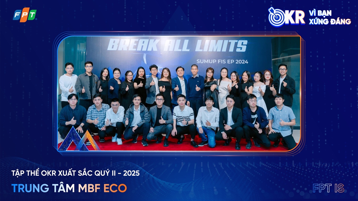 <p class="Normal" style="text-align:justify;"> <strong>Trung tâm MBF eCo thuộc Khối Dịch vụ nền tảng &lpar;FPT IS EP&rpar; </strong>nhận nhiệm vụ tưởng chừng bất khả thi: triển khai hệ thống biên lai điện tử cấp quốc gia tại 34 tỉnh/thành trong vòng một tháng. Yêu cầu vừa phức tạp về kỹ thuật, vừa đòi hỏi tính pháp lý và bảo mật cao khiến dự án trở thành cuộc đua nước rút đối với team.</p> <p class="Normal" style="text-align:justify;"> Giải pháp của team là áp dụng kiến trúc phần mềm Microservice và SaaS dùng chung, tích hợp AI để tối ưu vận hành. Đặc biệt, team dự án đã vận hành theo cơ chế “chiến dịch”, làm việc liên tục trong các khung giờ mở rộng, phối hợp liên ngành với các đơn vị nghiệp vụ và kỹ thuật để tăng tốc xử lý. Nhờ sự chủ động điều phối, chia nhỏ đầu việc và thực hiện song song nhiều hạng mục, dự án đã được triển khai và hoàn tất đúng thời điểm then chốt, đóng góp vào tiến trình chuyển đổi số cấp quốc gia trong giai đoạn nhạy cảm của tổ chức. Cụ thể, chỉ trong hơn một tuần sau khi vận hành, hệ thống đã phát hành gần 3.000 biên lai điện tử, tổng thu - nộp tương đương hơn 2.600 tỷ đồng. Thành công này không chỉ khẳng định năng lực xử lý dự án lớn trong thời gian kỷ lục, mà còn nâng uy tín của FPT, thể hiện chất lượng sản phẩm “Made by FPT” trên thị trường công nghệ quốc gia.</p>