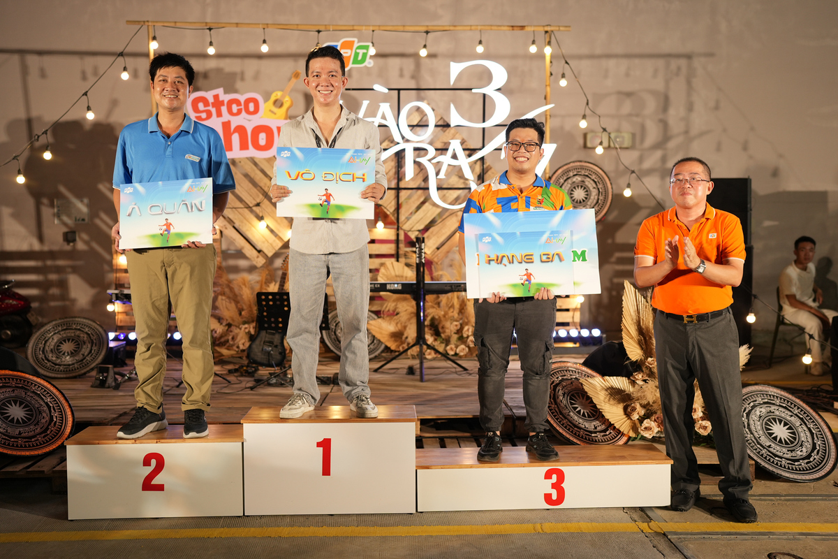 <p> Ngay sau trận chung kết là phần gala trao giải. Giải nhất phần thi Nhảy dây thuộc về Phần mềm FPT, giải Nhì thuộc về Hope School và giải Ba thuộc về đại diện nhà Giáo dục. Ngoài ra, cơn mưa giải thưởng của bộ môn tennis, pickleball, cầu lông cũng tìm được những chủ nhân xứng đáng.</p>