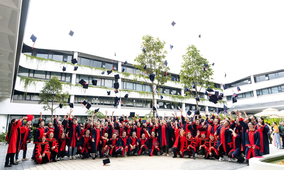 Hơn 300 học viên MiniMBA khóa 15 rạng rỡ ngày tốt nghiệp