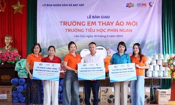 Khoác áo mới cho lớp học vùng cao, người FPT nâng bước em nhỏ Lào Cai đến trường