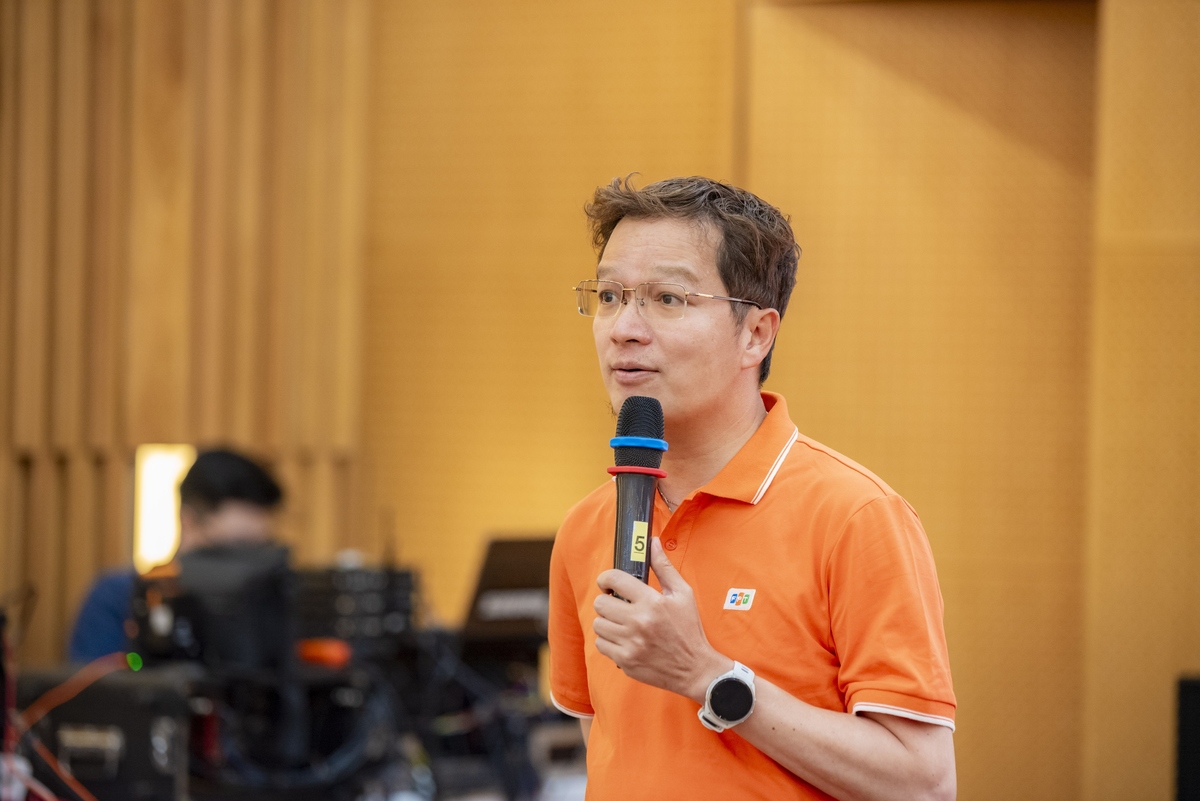 <p class="Normal"> Tiếp lời, Chủ tịch FPT IS Trần Đăng Hòa khẳng định: “FPT IS sẽ đồng hành quốc gia trong những bài toán lớn. Đặc biệt là các lĩnh vực như y tế, tài chính, pháp luật - nơi cơ sở dữ liệu cần được chủ động xây dựng để làm chủ”.</p>