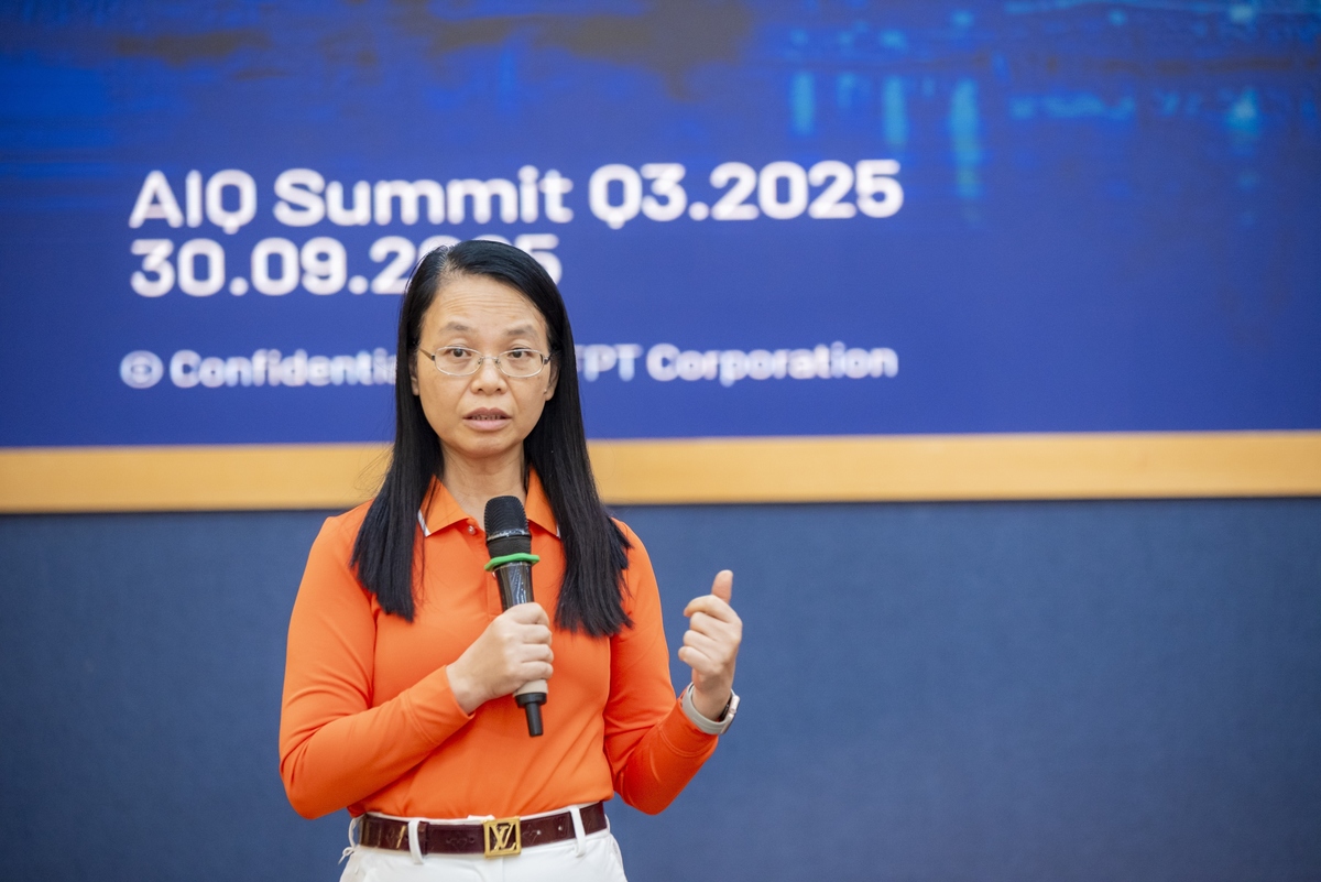 <p class="Normal"> Mở đầu phần trình bày của đơn vị, Chủ tịch nhà Phần mềm Chu Thanh Hà khẳng định AI đang là mối quan tâm hàng đầu của khách hàng. “2 năm nay khi đi gặp đối tác, câu hỏi đầu tiên của họ đều là: Năng lực AI của nhà Phần mềm thế nào? Đầu 2025, chúng tôi đã đưa ra yêu cầu cho các thị trường phải tìm hiểu nhu cầu của khách hàng về AI. Điểm chung của các khách hàng này là họ đều có AI Platform của riêng mình. Vì thế, nhà Phần mềm cũng cần xây dựng một AI Platform”, chị Hà cho hay.</p>