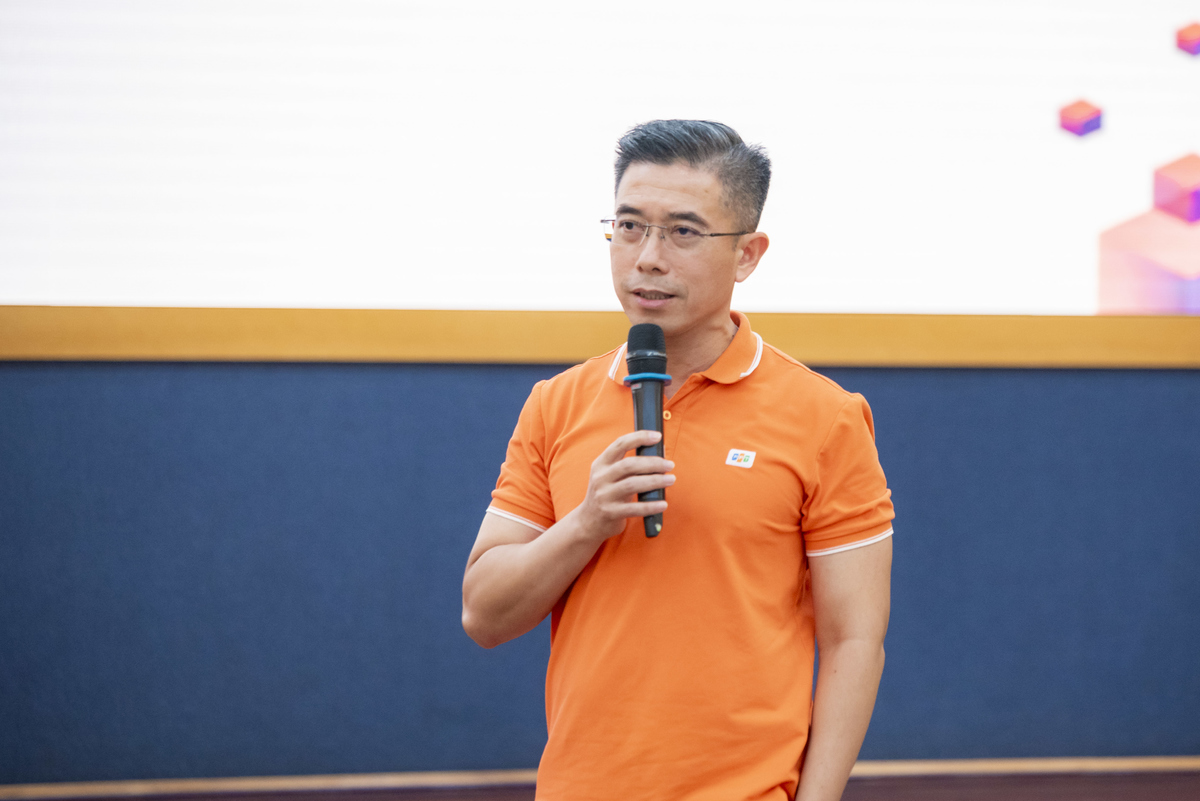 <p class="Normal"> Chủ tịch nhà Viễn thông Hoàng Việt Anh chia sẻ về dự án triển khai camera AI tại Hà Nội của Bộ Công an đang gây chú ý trong thời gian qua: "Chỉ trong 6 tiếng, camera AI đã phát hiện hơn 500 vi phạm trên cao tốc Hà Nội - Lào Cai. Qua đó cho thấy hiệu quả ứng dụng của loại công nghệ này, cũng như tiềm năng tăng trưởng của nó khi được mở rộng đầu tư trong tương lai".</p>