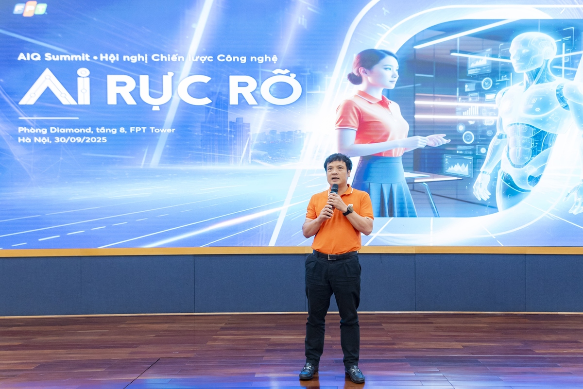 <p class="Normal"> Phát biểu tổng kết hội nghị, Tổng Giám đốc FPT Nguyễn Văn Khoa ghi nhận các kết quả ấn tượng từ các CTTV và nhấn mạnh AI phải là “vũ khí chiến lược” chứ không phải công cụ trang sức. "Chúng ta đã đặt cược vào AI, nghĩa là chấp nhận rủi ro. Phải có sự lao tâm khổ tứ của tất cả chúng ta, phải đổi cách đầu tư, đổi cách vận hành. Và phải kiên định", CEO FPT nhấn mạnh.</p>