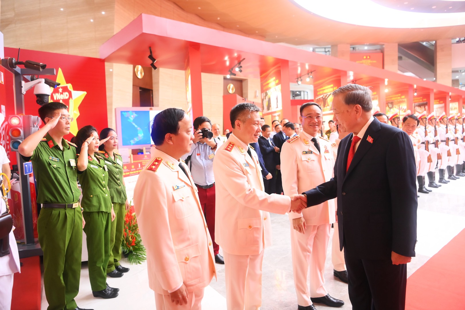 Khai-ma-c-da-i-ho-i-da-ng-bo-Co-ng-an-Tr