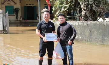 Chuyến xe FPT vượt lũ đến với đồng đội