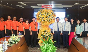 Bí thư Đà Nẵng: 'FPT là doanh nghiệp trụ cột giúp thành phố cất cánh bằng công nghệ'