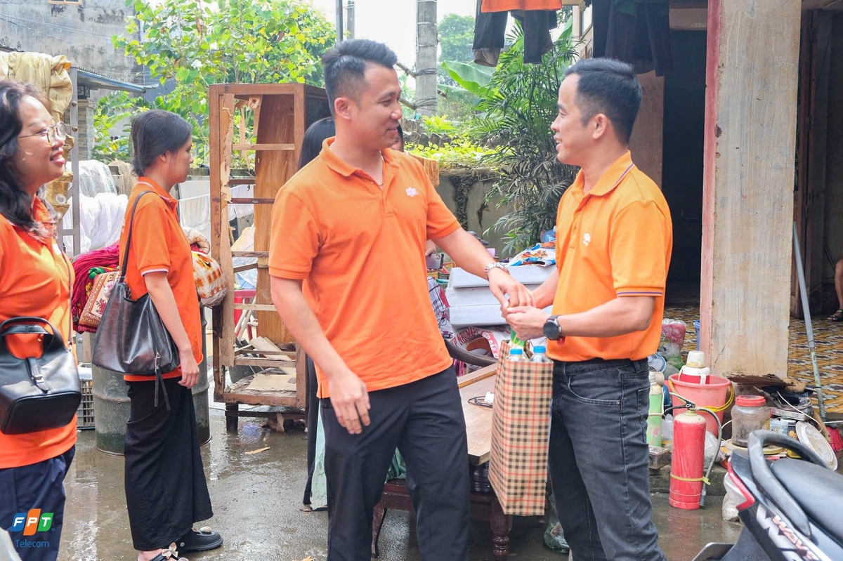 <p class="Normal" dir="ltr"> Công đoàn FPT đang tiếp nhận, cập nhật từng trường hợp CBNV bị ảnh hưởng. Tinh thần đồng đội - đồng bào, sức mạnh ấy giúp người FPT đi qua biết bao thử thách mà luôn rực sáng mỗi khi gian nan ập đến.</p>