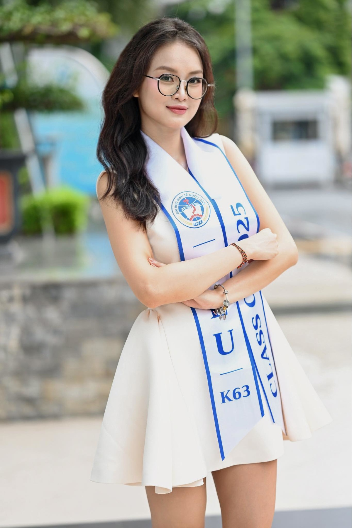 <p class="Normal" style="text-align:justify;"> Nguyễn Hoàng Anh &lpar;Viễn thông Quốc tế FPT&rpar; cho rằng, làm sale ở đơn vị không chỉ là chốt hợp đồng, mà còn phải chốt được cả niềm tin khách hàng. Mỗi cuộc gọi, mỗi email, mỗi lần gặp khách đều là một cơ hội để học cách lắng nghe và lan tỏa năng lượng tích cực. “Với mình, phái nữ nhà F luôn biết biến áp lực thành động lực, vẫn giữ một nụ cười rạng rỡ sau mỗi thương vụ với khách hàng” - cô nói.</p>