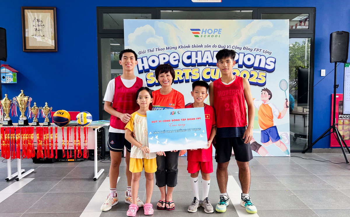 <p class="Normal"> Quỹ Người FPT Vì cộng đồng - được xây nên từ phong trào góp 1 ngày lương của CBNV - đã hỗ trợ, khánh thành sân đa năng và phòng tin học, đánh dấu bước tiến mới trong hành trình xây dựng môi trường học tập toàn diện, hiện đại cho các bạn nhỏ Trường Hy vọng.</p>