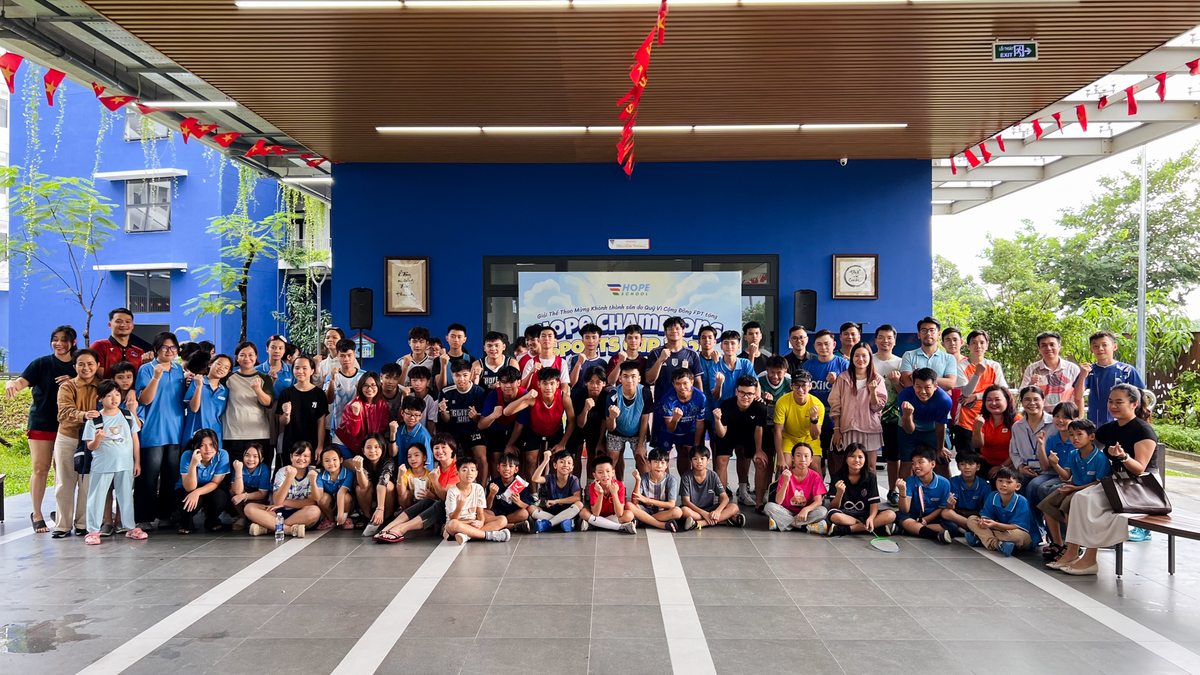 <p> Hope Champions Sports 2025 không chỉ đánh dấu việc hoàn thiện hạ tầng học tập - rèn luyện cho Trường Hy vọng, mà còn thể hiện tinh thần trách nhiệm xã hội và văn hóa sẻ chia bền vững của người FPT. Những chiếc cúp và huy chương đã được trao, nhưng điều quý nhất đọng lại là niềm vui và sự gắn bó giữa cô chú FPT và các bạn nhỏ.</p>