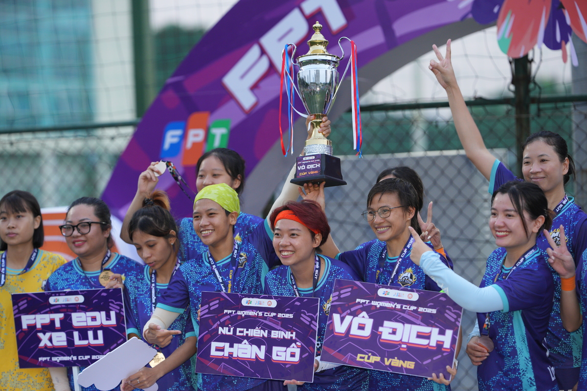 <p class="Normal" dir="ltr" style="text-align:justify;"> Kết quả giải đấu ở nhánh cúp Vàng:</p> <p class="Normal" dir="ltr" style="text-align:justify;"> - Vô địch: FEDU Xe Lu &lpar;nhà Giáo dục&rpar;</p> <p class="Normal" dir="ltr" style="text-align:justify;"> - Á quân: 2 3 Zô &lpar;Liên quân FPT IS + Synnex FPT + FPT Online&rpar;</p> <p class="Normal" dir="ltr" style="text-align:justify;"> - Đồng hạng Ba: FSOFT Chị Đẹp &lpar;nhà Phần mềm&rpar;, FRT Sút Thần Tốc &lpar;nhà Bán lẻ&rpar;</p> <p class="Normal" dir="ltr" style="text-align:justify;"> Ở nhánh cúp Bạc:</p> <p class="Normal" dir="ltr" style="text-align:justify;"> - Nhất: HODO &lpar;Liên quân FPT HO + Sendo&rpar;</p> <p class="Normal" dir="ltr" style="text-align:justify;"> - Nhì: Em Xink FTEL Blink &lpar;nhà Viễn thông&rpar;</p> <p class="Normal" dir="ltr" style="text-align:justify;"> - Đồng hạng Ba: FSOFT Em Xinh &lpar;nhà Phần mềm&rpar;, FCI-Base &lpar;Liên quân FPT Smart Cloud + Base.vn&rpar;</p> <p class="Normal" dir="ltr" style="text-align:justify;"> Ở hạng mục giải phụ tập thể:</p> <p class="Normal" dir="ltr" style="text-align:justify;"> - Nữ chiến binh “Chân gỗ”: 8 cầu thủ &lpar;Lâm Quế Phi - 2 3 Zô, Nguyễn Phương Thảo - FCI-Base, Trần Như Hoa - FEDU Xe Lu, Nguyễn Thị Thảo Nguyên - HODO, Vũ Thị Yến Vi - FRT Sút Thần Tốc, Nguyễn Thị Linh Chi - FSOFT Chị Đẹp, Đàm Thị Bảo Ngọc - FSOFT Em Xinh, Nguyễn Thị Thanh Nga - Em Xink FTEL Blink&rpar;</p> <p class="Normal" dir="ltr" style="text-align:justify;"> - Trang phục thi đấu ấn tượng: FRT Sút Thần Tốc</p> <p class="Normal" dir="ltr" style="text-align:justify;"> - Hội cổ động viên sôi động: 2 3 Zô</p> <p class="Normal" style="text-align:justify;"> <span>Hạng mục giải phụ cá nhân:</span></p> <p class="Normal" dir="ltr" style="text-align:justify;"> - Nữ hoàng phá lưới và Cầu thủ xuất sắc nhất: Trịnh Thị Thu Thảo - FEDU Xe Lu</p> <p class="Normal" dir="ltr" style="text-align:justify;"> - Thủ môn xuất sắc: Nguyễn Đức Thu - HODO</p> <p class="Normal" dir="ltr" style="text-align:justify;"> - Hoa khôi: Doanh Phạm Huyền Ngọc - FSOFT Em Xinh</p>