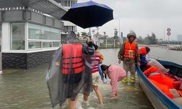 Trường FPT ở Huế mở cửa đón bà con tránh trú trong cơn lũ lịch sử