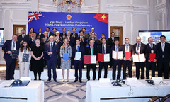 FPT và Chelsea trao thỏa thuận hợp tác trước sự chứng kiến của Tổng Bí thư