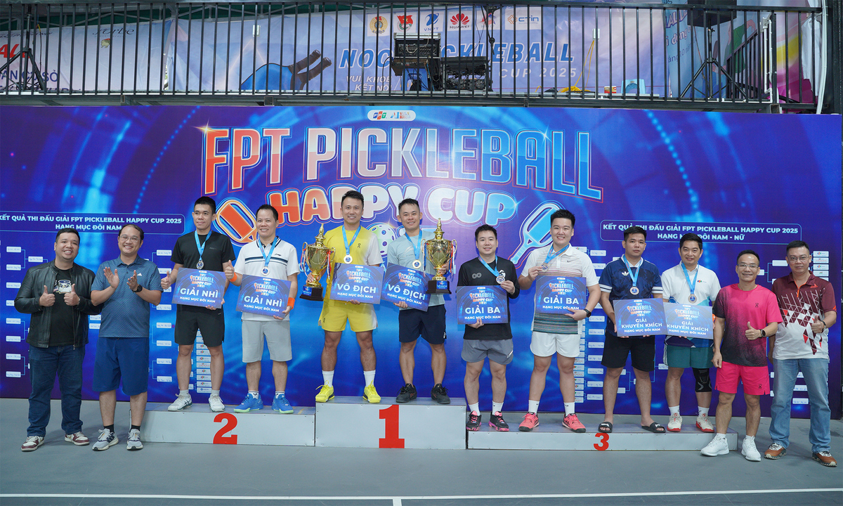<p class="Normal" dir="ltr"> Sau hàng loạt trận đấu tranh tài, giải đấu đã tìm được những vận động viên pickleball xuất sắc nhất:</p> <p class="Normal" dir="ltr"> - Quán quân: Trần Ngọc Tân - Phan Thái Minh &lpar;Viễn thông FPT&rpar;</p> <p class="Normal" dir="ltr"> - Á quân: Nguyễn Văn Huyền - Trần Phú Quý &lpar;FPT IS&rpar;</p> <p class="Normal" dir="ltr"> - Hạng Ba: Phạm Anh Tuấn - Nguyễn Hoàng Long &lpar;Viễn thông FPT&rpar;</p> <p class="Normal" dir="ltr"> - Hạng Tư: Phạm Quốc Bảo Duy - Phạm Văn Chương &lpar;Bán lẻ FPT&rpar;</p>