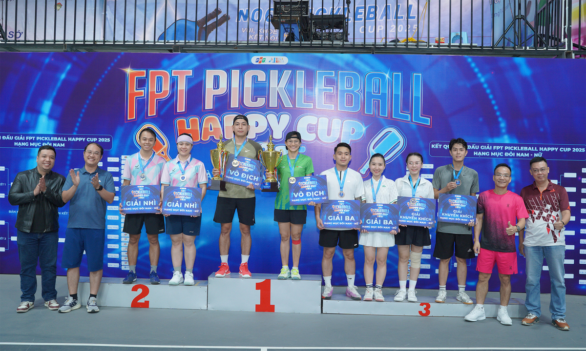 <p class="Normal"> Bên cạnh, những giải thưởng của nội dung Đôi nam nữ cũng đã tìm được chủ nhân:</p> <p class="Normal" dir="ltr"> - Quán quân: Kiều Văn Vinh - Trịnh Thị Thu Thảo &lpar;Giáo dục FPT&rpar;</p> <p class="Normal" dir="ltr"> - Á quân: Nguyễn Vũ Hải - Nguyễn Ngọc Mai &lpar;Phần mềm FPT&rpar;</p> <p class="Normal" dir="ltr"> - Hạng Ba: Phạm Đức Anh - Lý Phương Chi &lpar;Viễn thông FPT&rpar;</p> <p class="Normal" dir="ltr"> - Hạng Tư: Phạm Duy Dũng - Nguyễn Ngọc Diệp &lpar;Giáo dục FPT&rpar;</p> <p class="Normal">  </p>