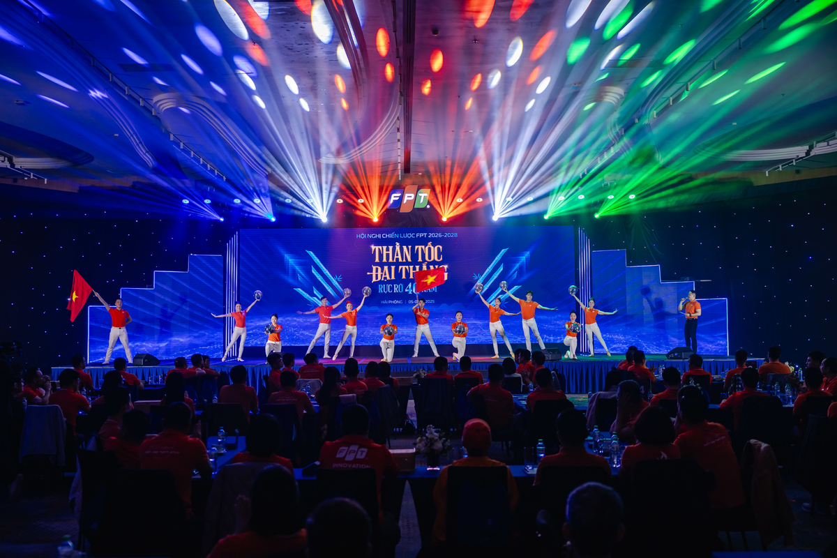 <p> HNCL năm nay mở màn bằng màn trình diễn nghệ thuật tái hiện tinh thần hội nghị Bình Than, gợi nhớ khí phách nhà Trần trước vận mệnh quốc gia. Người FPT hôm nay tiếp nối tinh thần đó bằng sứ mệnh chinh phục công nghệ, phụng sự đất nước trong kỷ nguyên AI.</p>