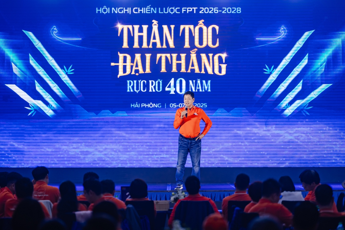 <p class="Normal"> Phát biểu khai mạc, Chủ tịch Trương Gia Bình nhấn mạnh sứ mệnh lịch sử của doanh nghiệp công nghệ Việt Nam trong bối cảnh đất nước đang mang khát vọng vươn lên trở thành quốc gia “giàu mạnh, hạnh phúc”. Anh nhấn mạnh Nghị quyết 57 của Bộ Chính trị đã khẳng định khát  vọng làm chủ công nghệ của Việt Nam. </p> <p class="Normal"> “Là tập đoàn công nghệ hàng đầu quốc gia, sứ mệnh của FPT là phải đột phá công nghệ để khẳng định vị trí trung tâm của FPT trong bản đồ công nghệ Việt Nam”, Chủ tịch FPT khẳng định.</p>