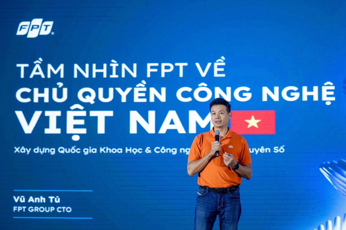 <p class="Normal" dir="ltr" style="text-align:justify;"> Trong phần trình bày với chủ đề Định hướng Công nghệ và Dữ liệu Tập đoàn, anh Vũ Anh Tú, Giám đốc Công nghệ Tập đoàn, cho rằng công nghệ đang trở thành tâm điểm cạnh tranh giữa các cường quốc và Việt Nam cần chủ động làm chủ công nghệ nếu muốn khẳng định vị thế. Trong bức tranh chiến lược quốc gia đến năm 2030, FPT được xác định là lực lượng tiên phong.</p> <p class="Normal" dir="ltr" style="text-align:justify;"> Khép lại bài trình bày, CTO Vũ Anh Tú khẳng định: “FPT phải làm chủ và dẫn dắt công nghệ - cùng Việt Nam khẳng định vị thế trên bản đồ công nghệ thế giới”.</p>