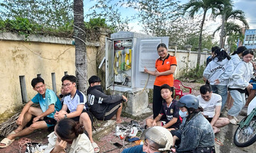 Người FPT dồn lực khắc phục thiệt hại, khôi phục sản xuất sau bão số 13