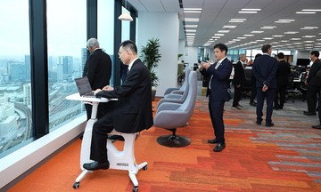 Hội đồng sáng lập FPT thăm văn phòng Mita, chúc mừng FPT Nhật Bản tròn 20 năm