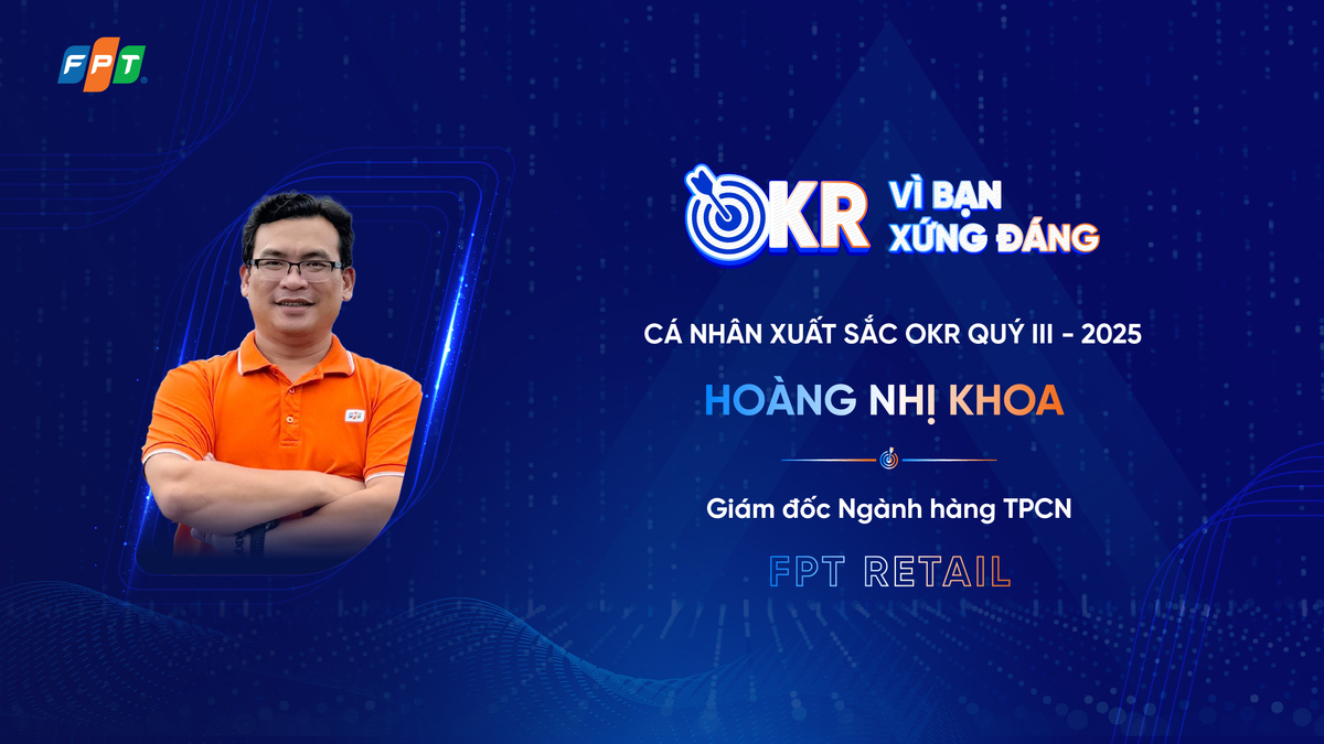 <p class="Normal"> Quý III được xem là thời kỳ khó khăn nhất của ngành thực phẩm và thực phẩm chức năng khi hàng loạt vụ việc liên quan đến hàng giả, hàng kém chất lượng gây mất lòng tin nghiêm trọng nơi người tiêu dùng. Trong bối cảnh đó, Hoàng Nhị Khoa - Giám đốc Ngành hàng Thực phẩm chức năng &lpar;nhà Bán lẻ&rpar; và team nhận nhiệm vụ gần như bất khả thi: vừa giữ doanh số, vừa tái tạo niềm tin thị trường.</p> <p class="Normal"> Anh Khoa không chọn cách “phòng thủ”, thay vào đó, anh chủ động phát động chiến dịch “Liên minh minh bạch nguồn gốc xuất xứ”, kêu gọi các nhà cung cấp lớn cùng cam kết công khai minh bạch. Chỉ trong 48 giờ, anh và đội ngũ đã ký kết hợp tác với 20 nhà cung cấp, hoàn tất trong 2 ngày làm việc - tốc độ chưa từng có. Cùng lúc, nhà Bán lẻ phối hợp Viện Hàn lâm Khoa học Việt Nam đưa các sản phẩm có hàm lượng nghiên cứu cao vào hệ thống, tạo giá trị thật để củng cố niềm tin người tiêu dùng.</p> <p class="Normal"> Nhờ chiến dịch này, doanh số ngành hàng vẫn duy trì đúng kế hoạch trong bối cảnh thị trường suy giảm, và quan trọng hơn, hình ảnh FPT Long Châu được củng cố mạnh mẽ như một biểu tượng của “minh bạch - uy tín - vì sức khỏe cộng đồng”. Anh Khoa chia sẻ: “Đôi khi thách thức không đến từ con số, mà đến từ lòng tin. Muốn người khác tin, mình phải hành động trước”.</p>