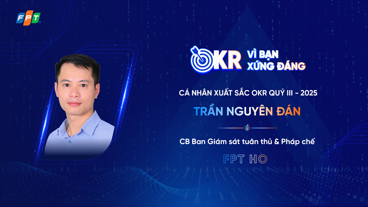 <p class="Normal"> Ở vị trí đôi khi “ít được nhìn thấy nhưng luôn hiện diện ở tuyến đầu”, <strong>Trần Nguyên Đán - Cán bộ Ban Giám sát tuân thủ & Pháp chế - FPT HO</strong> lựa chọn một mục tiêu thách thức: Nâng cao hiệu quả giám sát tuân thủ, phát hiện và phòng ngừa rủi ro, gian lận trong hệ thống. Mục tiêu này đòi hỏi khả năng “điểm đúng huyệt”, xử lý chính xác, đảm bảo không bỏ sót nhưng cũng không gây gián đoạn hoạt động kinh doanh của các đơn vị.</p> <p class="Normal"> Với ba chỉ tiêu trọng tâm gồm: triển khai đánh giá giám sát tại ba công ty thành viên; xác minh và đề xuất xử lý ba vụ việc gian lận, vi phạm chính sách; và tiến hành hai cuộc rà soát tuân thủ trọng yếu, anh Đán đã chủ động xây dựng bộ tiêu chí đánh giá thống nhất cho toàn Tập đoàn. Bộ tiêu chí này được lãnh đạo ghi nhận là nền tảng quan trọng cho công tác giám sát tuân thủ, giúp các đơn vị có chuẩn mực rõ ràng để tự kiểm soát và nâng cấp hệ thống nội bộ. Đáng chú ý, trong quá trình thực hiện xác minh, xử lý vụ việc gian lận, anh Đán áp dụng phương pháp tiếp cận dựa trên rủi ro: phân tích dữ liệu, phỏng vấn đa chiều, đối chiếu chứng từ và nhận diện các dấu hiệu bất thường. Các vụ việc được xử lý không chỉ giải quyết sự vụ mà còn được sử dụng như “case study” đào tạo nội bộ, góp phần nâng cao nhận thức và tính tự giác tuân thủ của cán bộ nhân viên.</p> <p class="Normal"> Khối lượng công việc lớn, phạm vi trải rộng, trong khi nhân lực giới hạn. Tuy vậy, với tinh thần kiên trì, chuyên môn chặt chẽ và sự phối hợp hiệu quả cùng các CTTV, Ban chức năng và lãnh đạo, anh đã hoàn thành mục tiêu vượt mức, đóng góp thiết thực vào việc củng cố “hệ miễn dịch” rủi ro cho toàn Tập đoàn.</p>