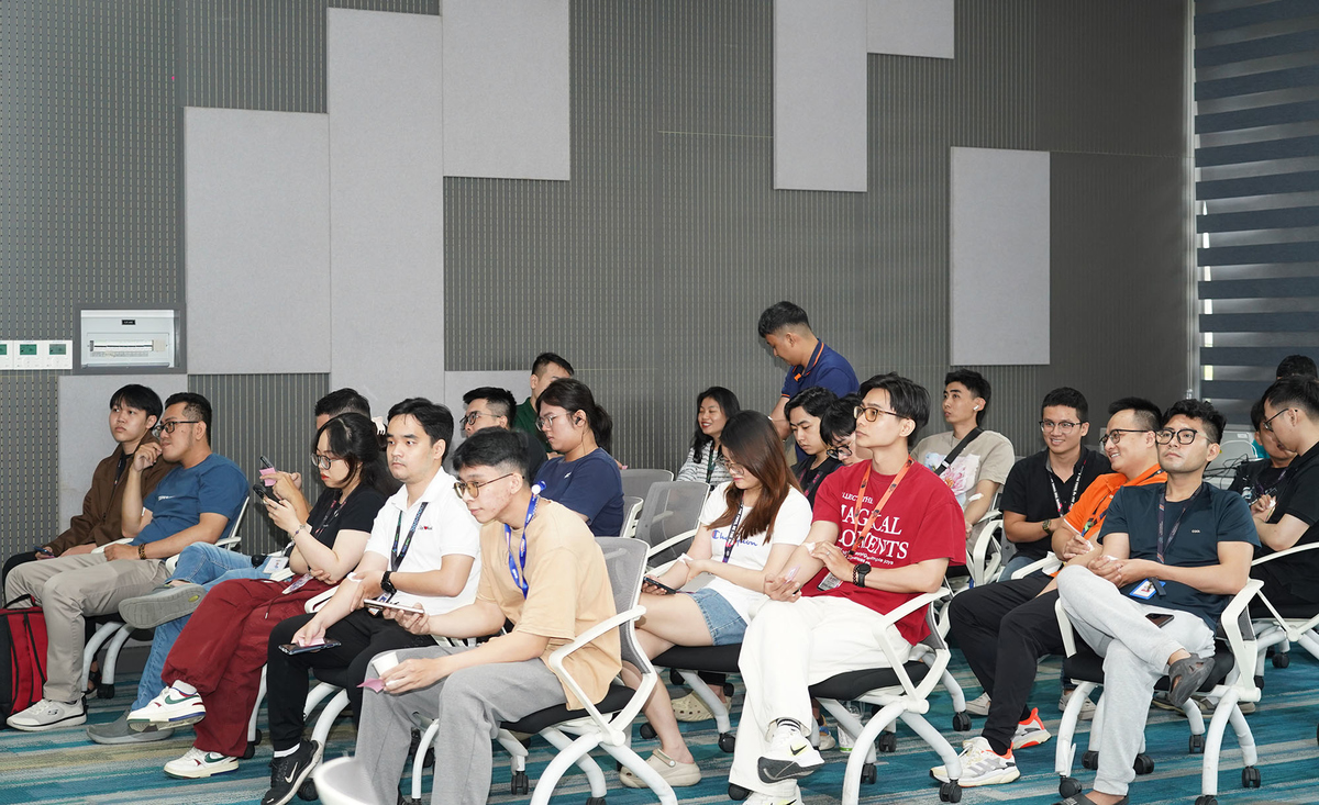 <p class="Normal" style="text-align:justify;"> Sau khi hoàn tất việc hiến máu, CBNV di chuyển đến khu vực chờ để nghỉ ngơi, phục hồi lại sức khỏe. Những tấm giấy chứng nhận hiến máu tình nguyện cũng được trao tận tay người Phần mềm sau khoảng 15 phút.</p>