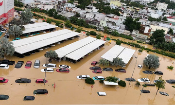 Sếp FPT trắng đêm chờ tin đồng đội giữa cơn lũ lịch sử